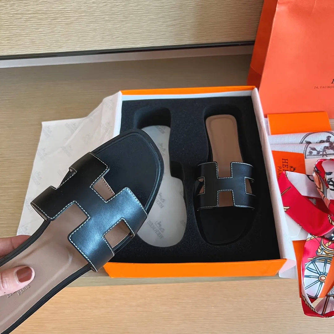 P480👟👟 Hermès) The packaging has been upgraded, and the layout and workmanship materials have been upgraded. Hermes®🔴Handmade Shoes👟👟 👟👟 Product Hermes Slippers🐎 —————————— The 2023 early spring new model is the same as the original version, purely handmade by masters! ❥High-end customization, exclusive products, industry❥Using: Hermers upper: Italian imported cowhide + original custom-grade Australian sheepskin feet + genuine leather outsole (pursuing walking comfort) 👟👟 ~~〰〰〰〰❥ Packaging: ✔🚦Pay attention to the exclusive packaging 〰Original quality on sale━━━━Hermes━━━━━ size: 35-40 (34.41.42 custom-made, non-refundable)